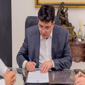 Rafael Fonteles autoriza reforma e modernização da Biblioteca Estadual Cromwell de Carvalho Rafael Fonteles autoriza reforma e modernização da Biblioteca Estadual Cromwell de Carvalho