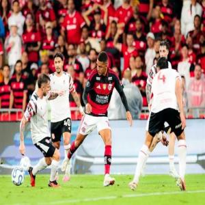 Muslera brilha, Estudiantes bate Fla nos pênaltis e pega Palmeiras na final